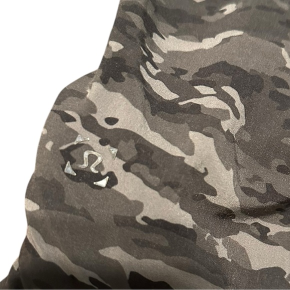 LULULEMON T.H.E Shorts 9” liner-less green camouflage elastic drawstring waist M - Picture 5 of 8